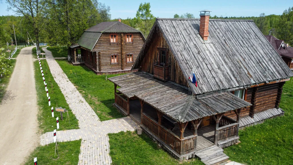 Гостиницы, современные коттеджи и старинные избы, фото 9