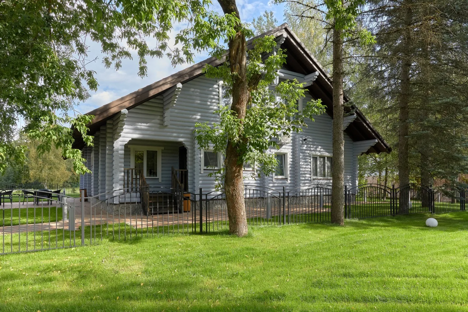 Коттедж с бассейном и сауной, 260 м², фото 1